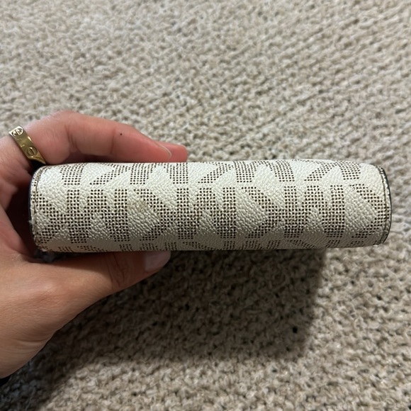 NWOT Michael Kors JetSet Wallet - Picture 6 of 9